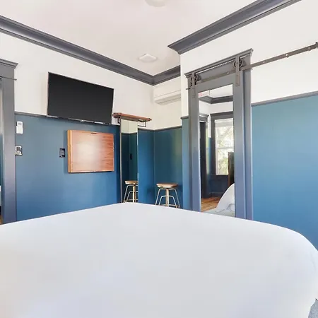 The Davis Downtown San Diego Chambre photo