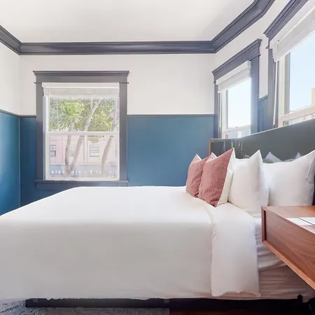 The Davis Downtown San Diego Chambre photo