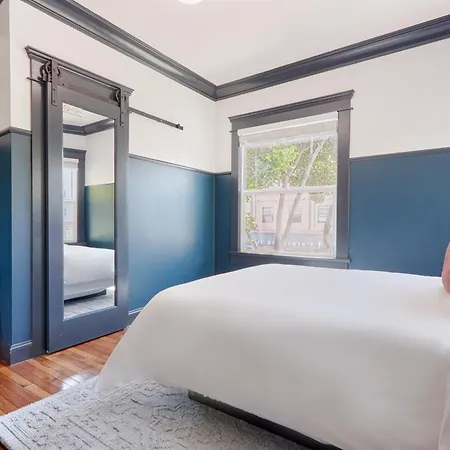 The Davis Downtown San Diego Chambre photo