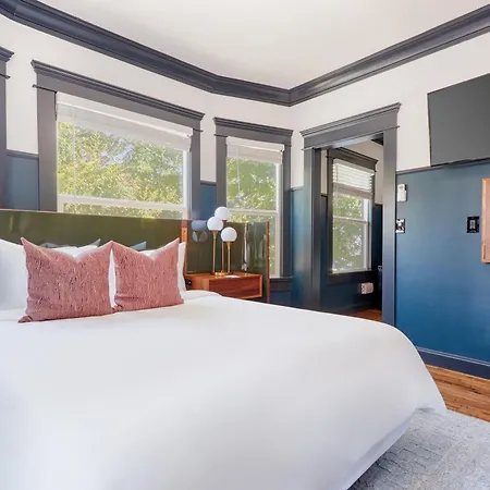 The Davis Downtown San Diego Chambre photo