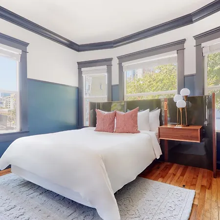 The Davis Downtown San Diego Chambre photo
