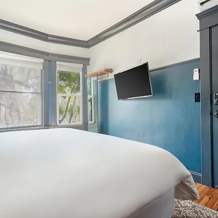 The Davis Downtown San Diego Chambre photo