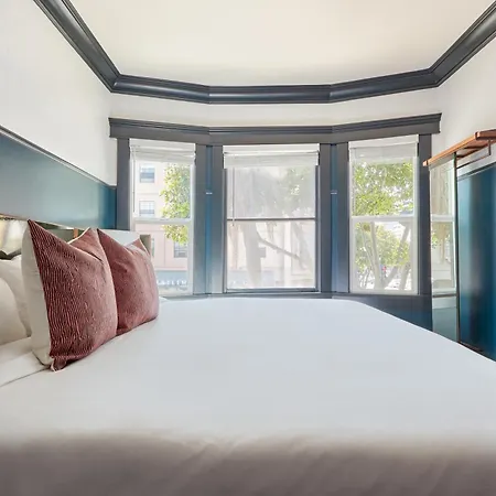 The Davis Downtown San Diego Chambre photo