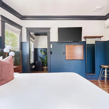 The Davis Downtown San Diego Chambre photo