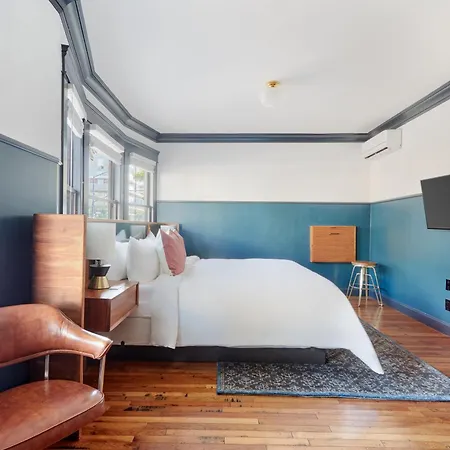 The Davis Downtown San Diego Chambre photo