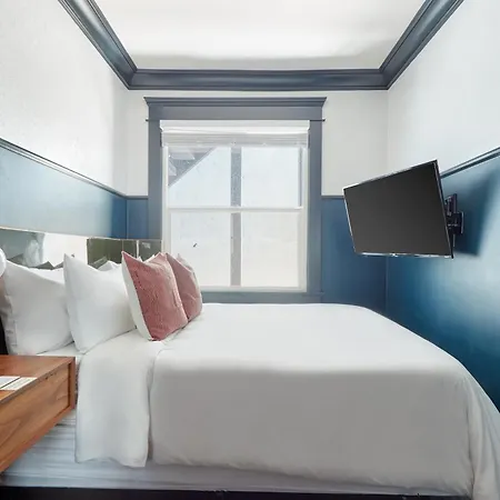 The Davis Downtown San Diego Chambre photo