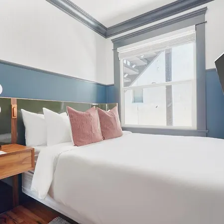 The Davis Downtown San Diego Chambre photo