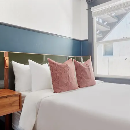 The Davis Downtown San Diego Chambre photo