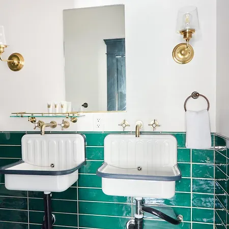 The Davis Downtown San Diego Chambre photo